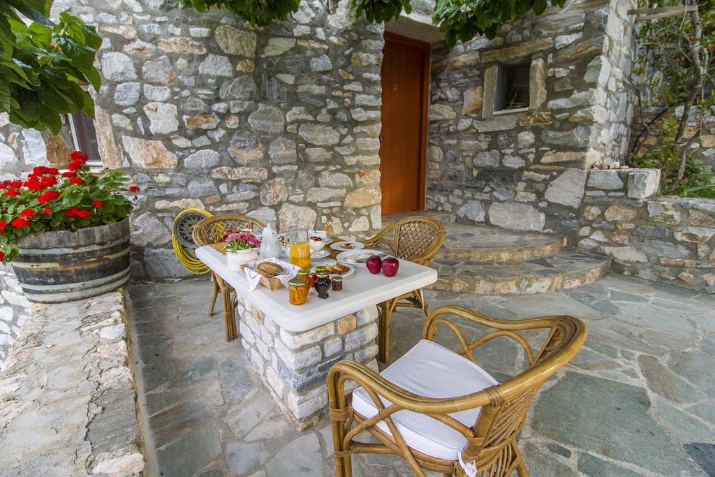 Petrino Hotel Ambrami Buitenkant foto