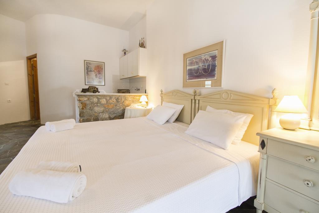 Petrino Hotel Ambrami Buitenkant foto