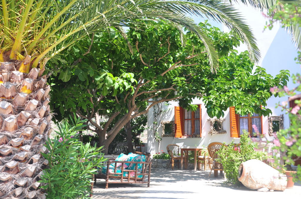 Petrino Hotel Ambrami Buitenkant foto