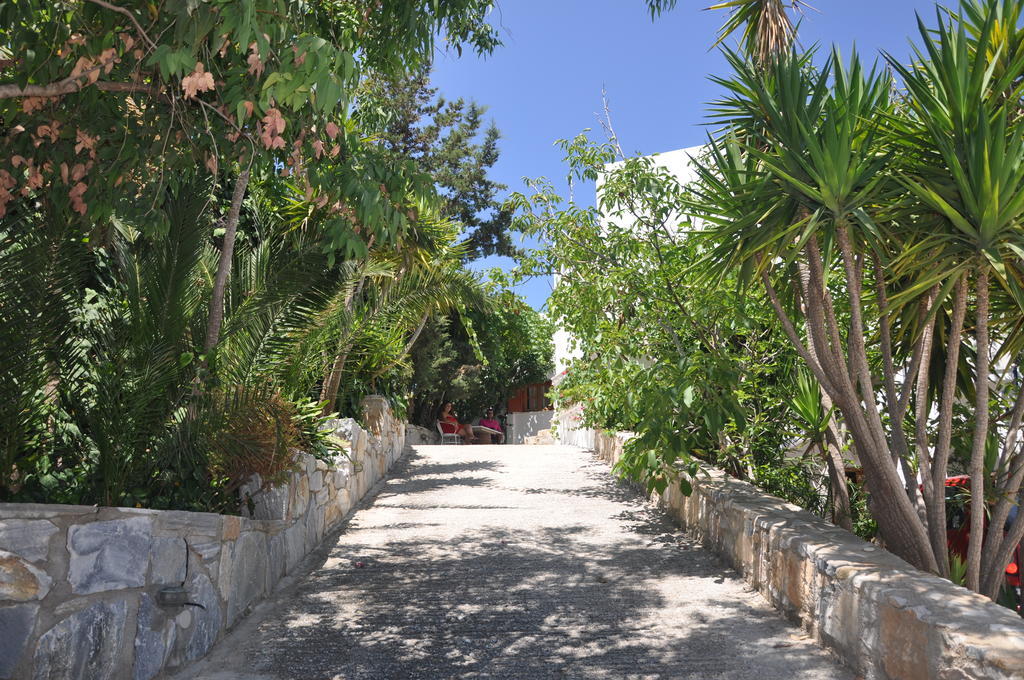 Petrino Hotel Ambrami Buitenkant foto