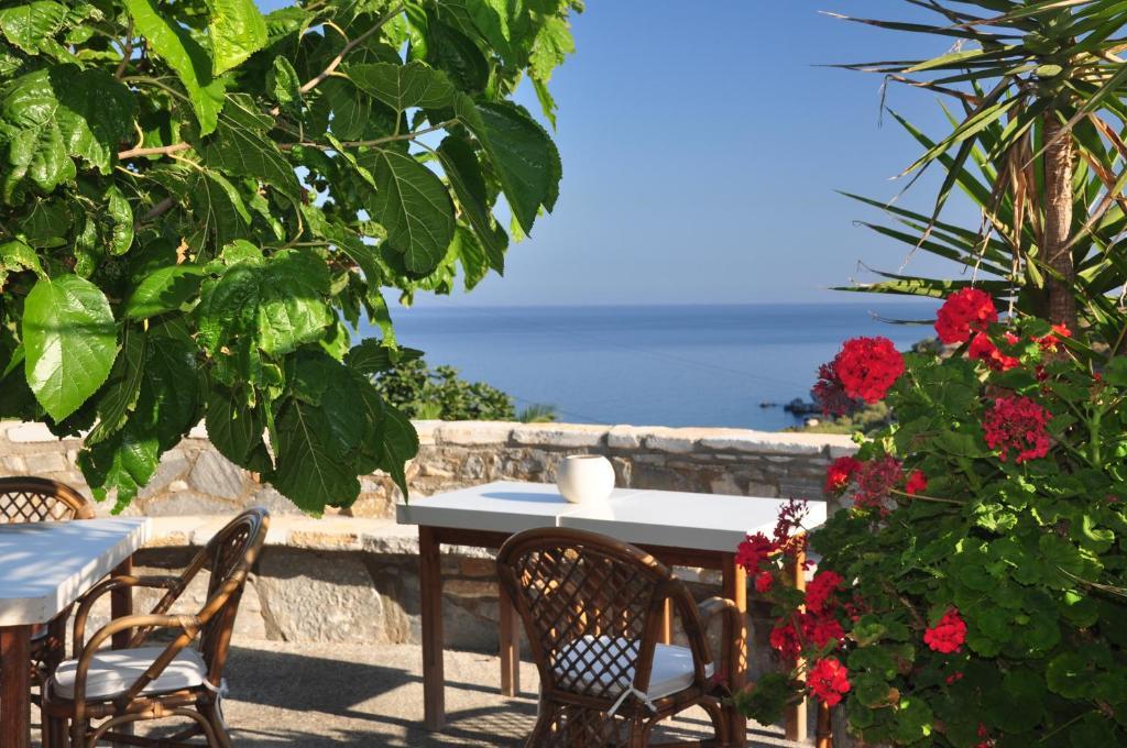Petrino Hotel Ambrami Buitenkant foto