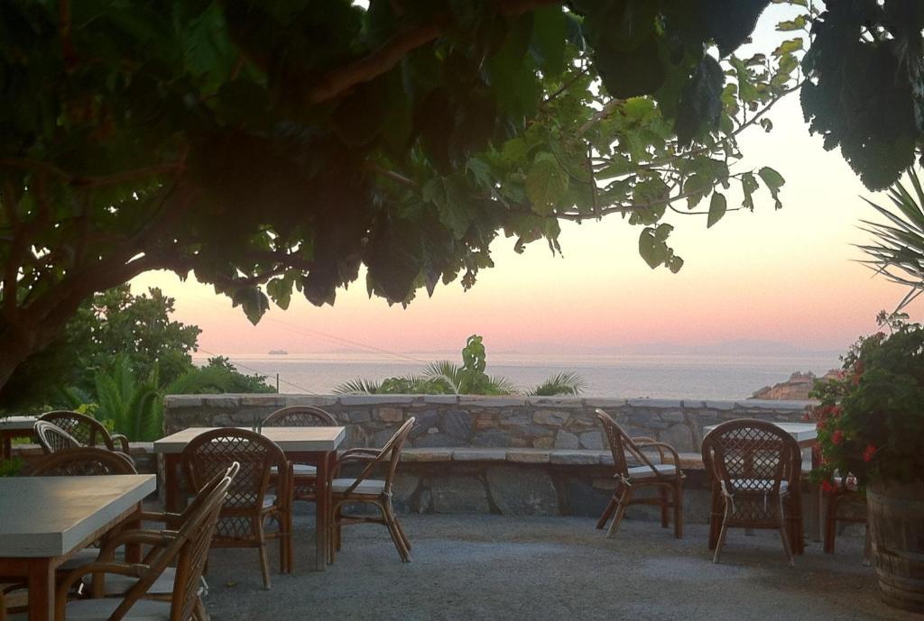 Petrino Hotel Ambrami Buitenkant foto
