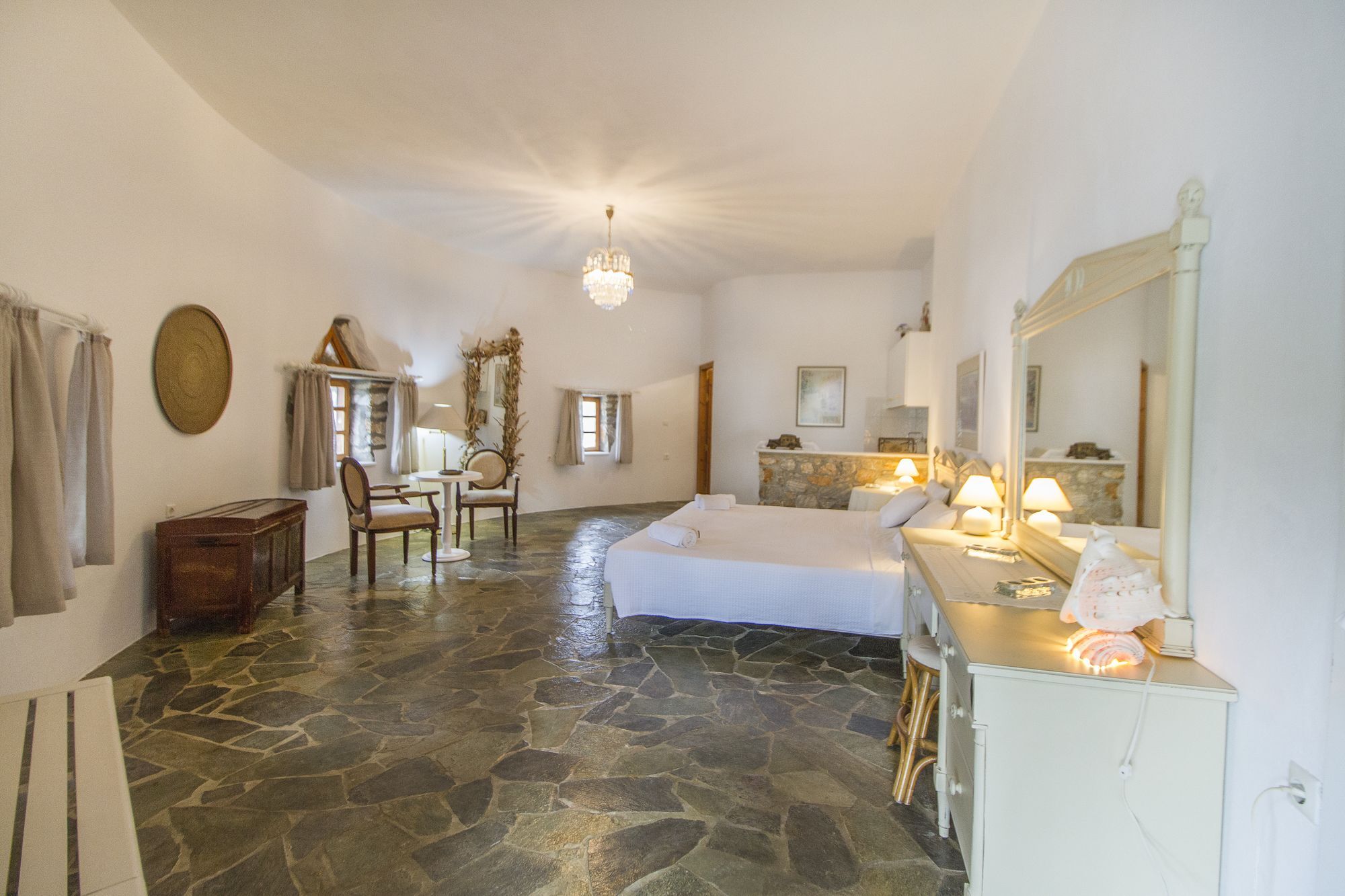 Petrino Hotel Ambrami Buitenkant foto
